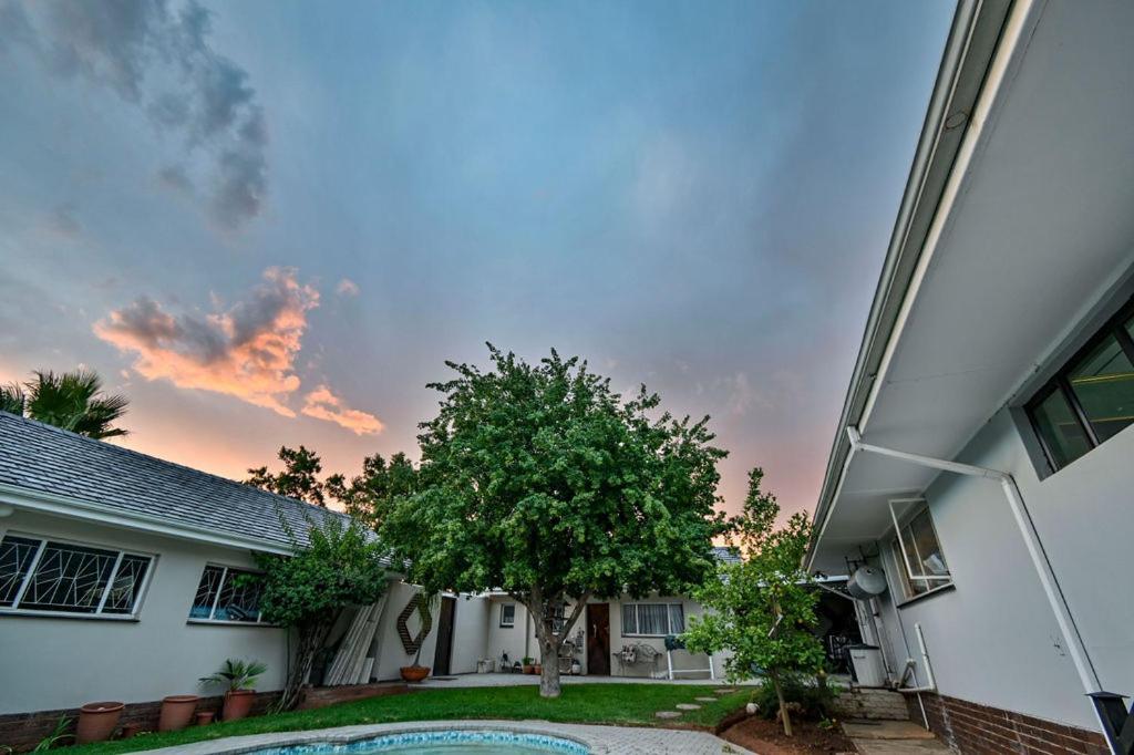 Iszis Guest House Bloemfontein Exterior foto